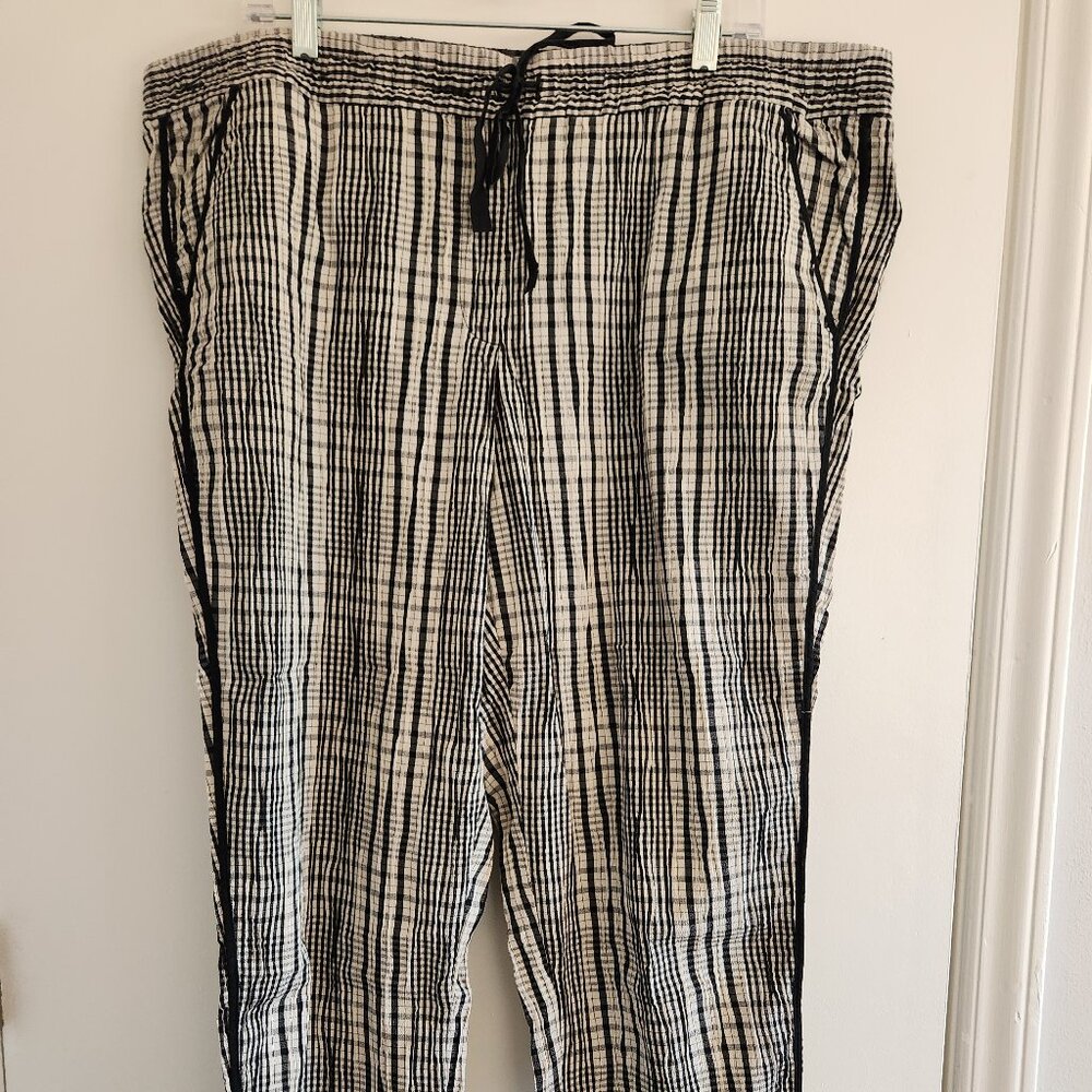 Black and tan plaid drawstring, cropped pants in size XL